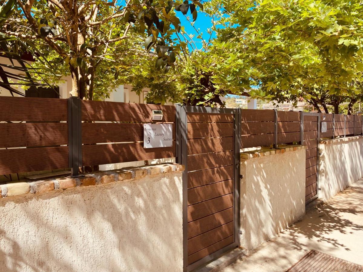 Louvros Luxury Suites Dassia  Exterior foto